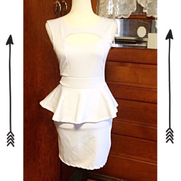 Small white form fitting dress Nwot - Picture 3 of 5